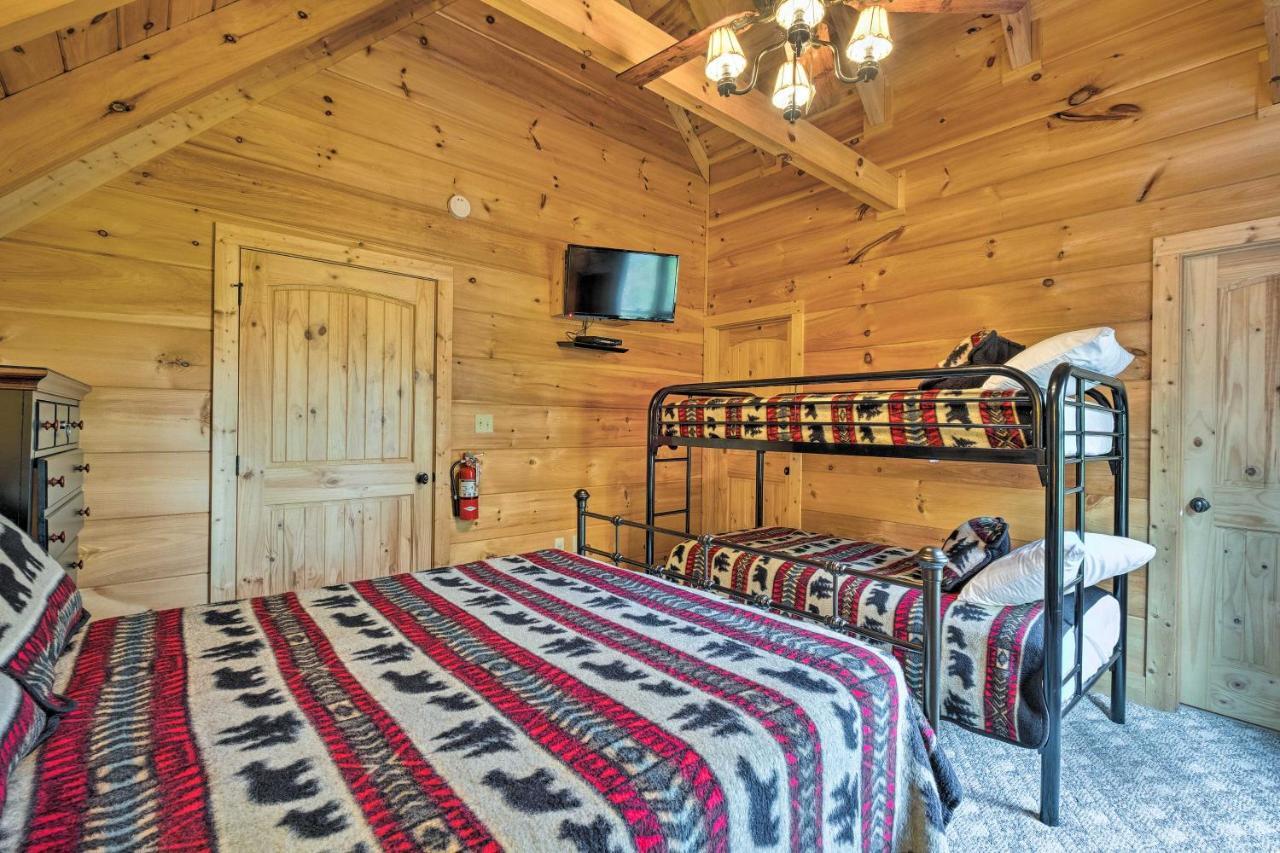 Pigeon Forge Cabin With Brand New Hot Tub And Views! Sevierville Bagian luar foto
