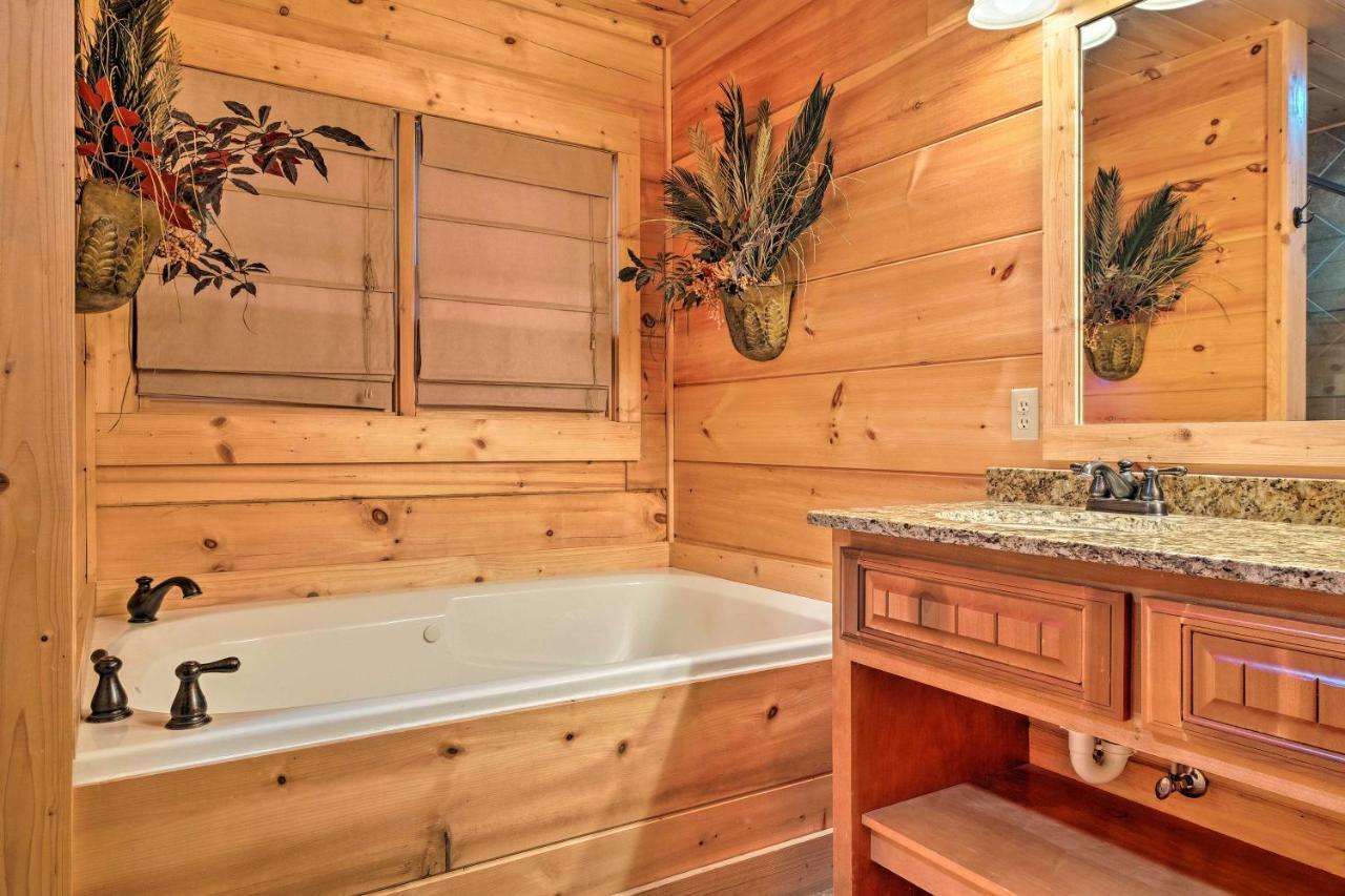 Pigeon Forge Cabin With Brand New Hot Tub And Views! Villa Sevierville Bagian luar foto